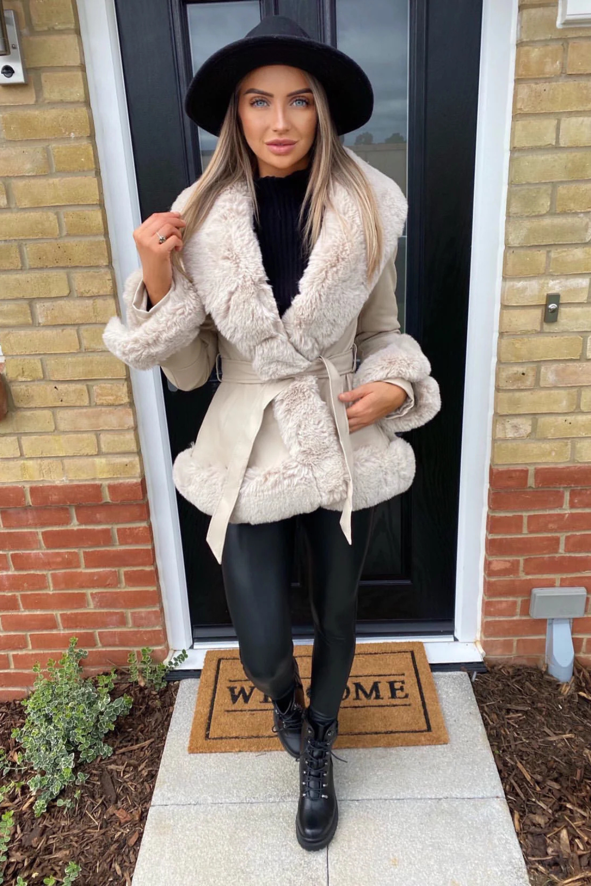 Donna Faux Fur Belted Coat