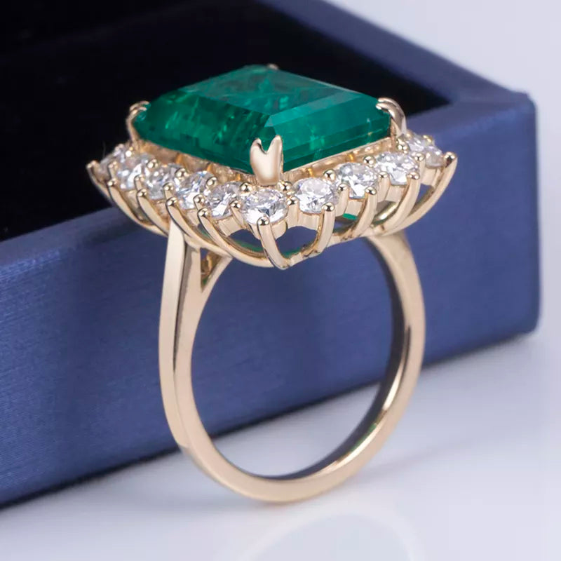 Gold Fashion Emerald Halo Ring