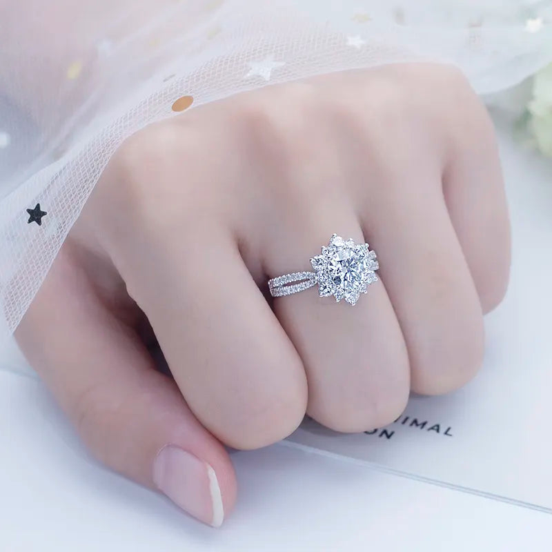 18k Gold 1Ct Flower Diamond Ring