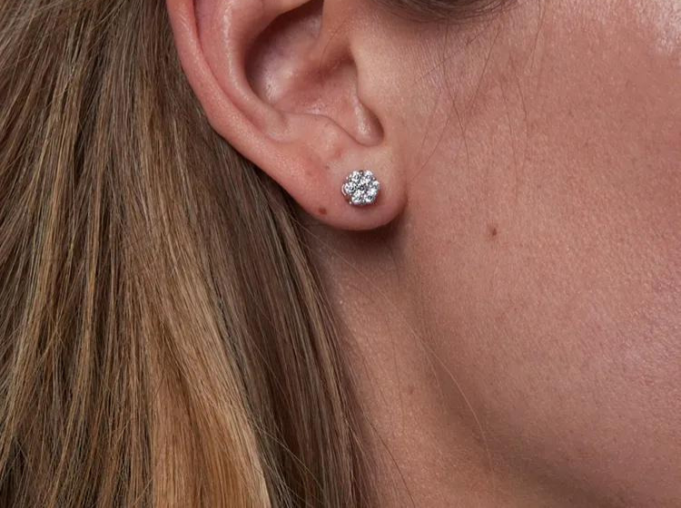 Luxury 18k Gold Dazzling Diamond Studs Earrings