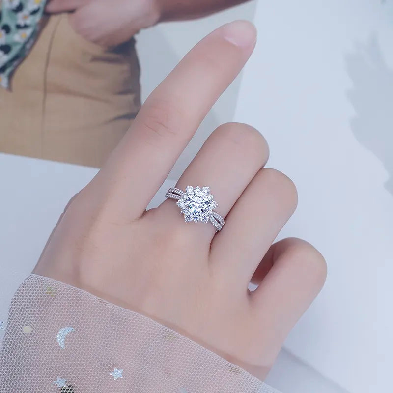 18k Gold 1Ct Flower Diamond Ring