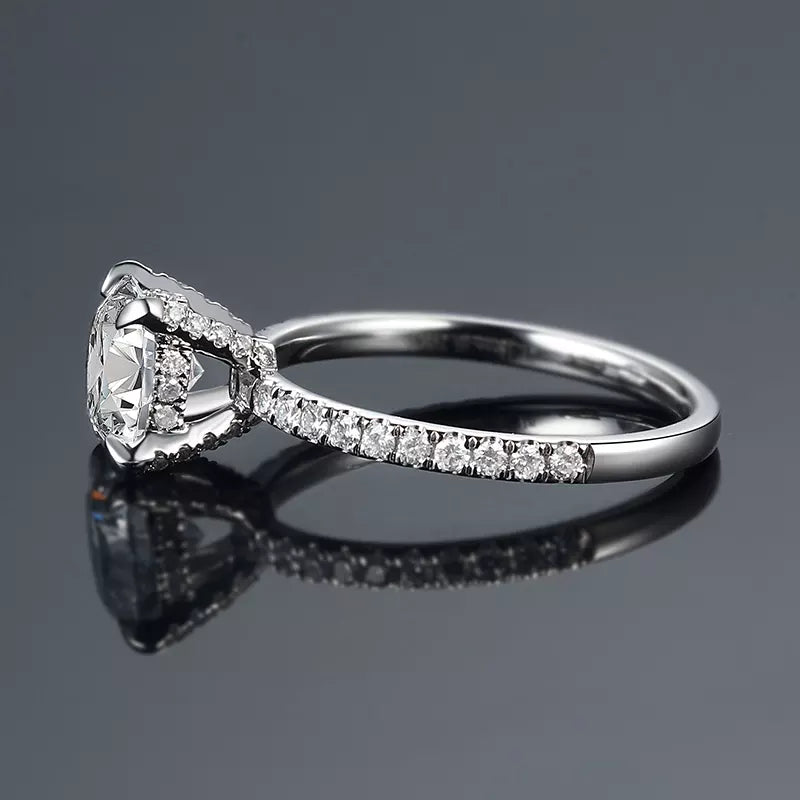 Round Cut Diamond Engagement Ring