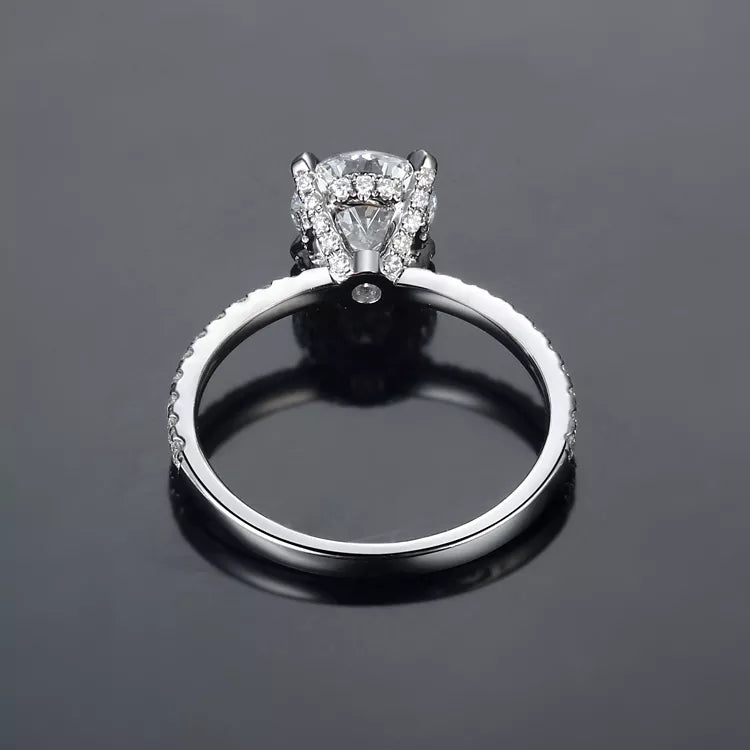 Round Cut Diamond Engagement Ring