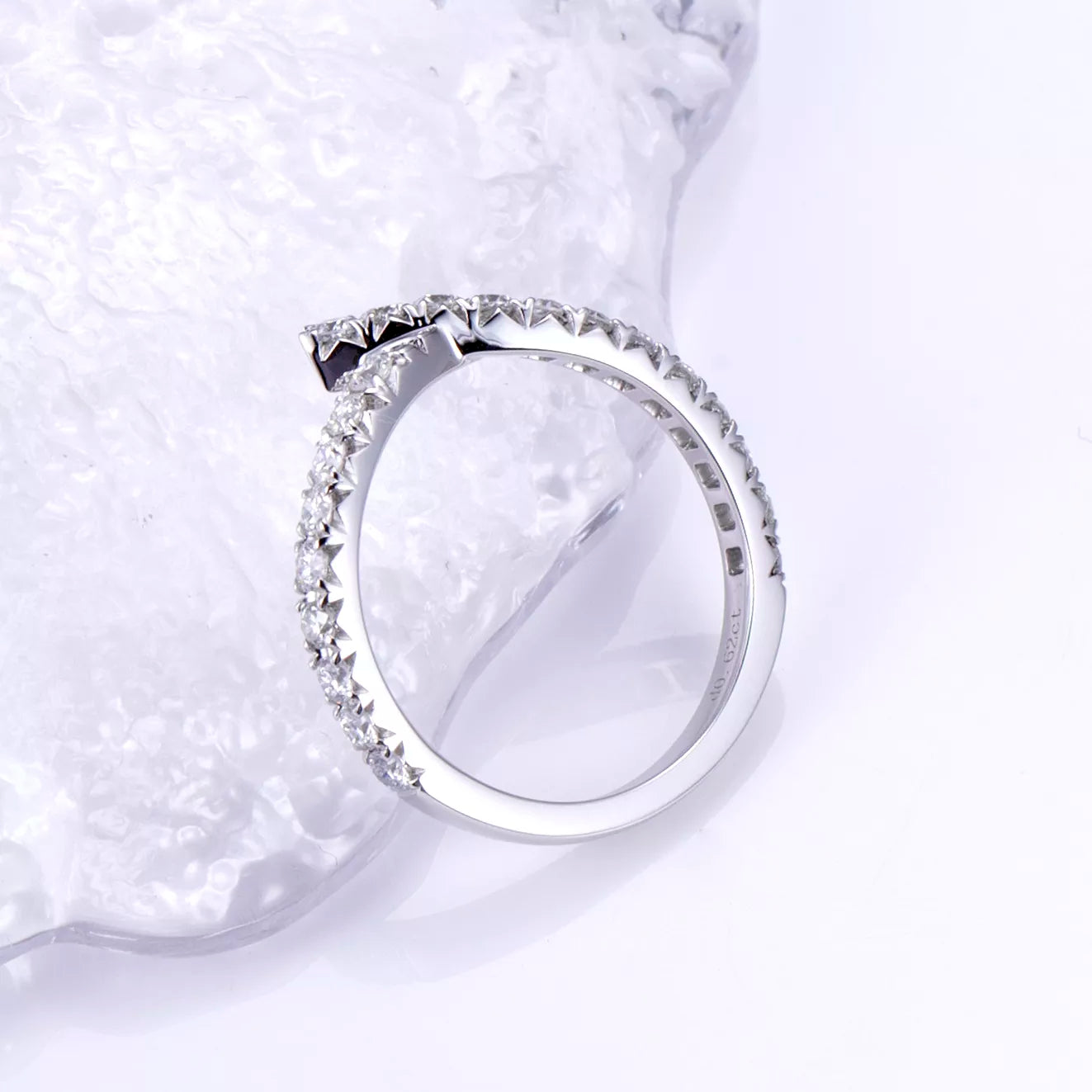 18k Gold Classic Lab Diamond Wedding Ring