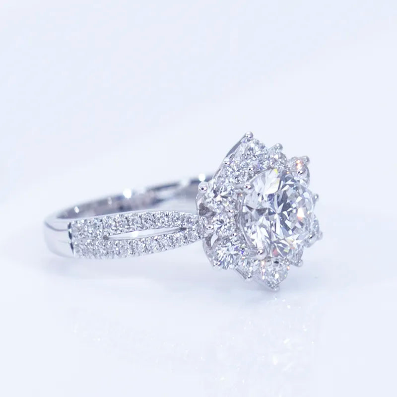 18k Gold 1Ct Flower Diamond Ring